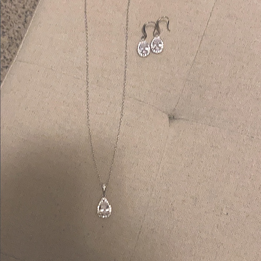 Earring and necklace set
